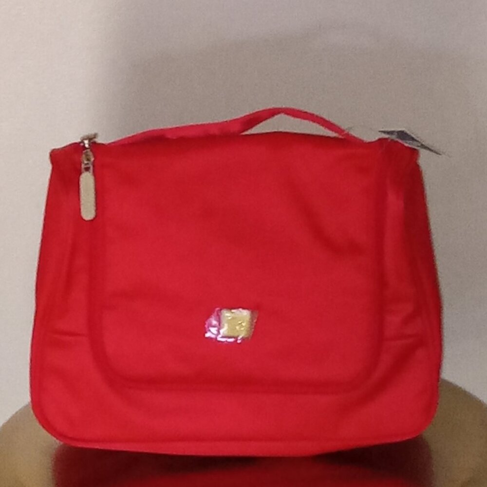 Go Red Hang Up Beauty Case